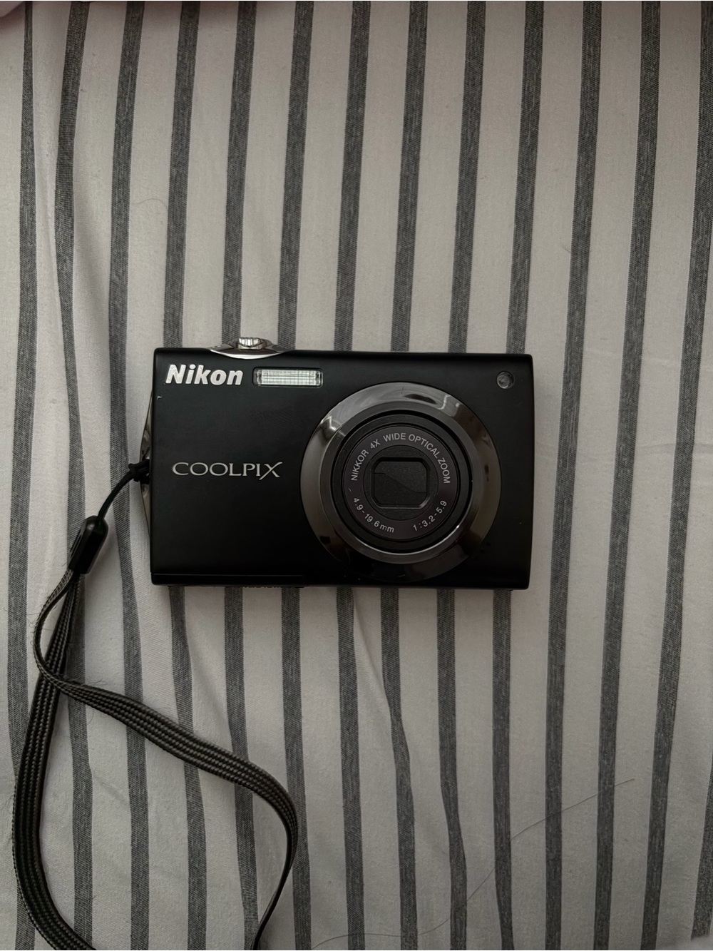 Nikon COOLPIX Compact Digital Camera *read description*